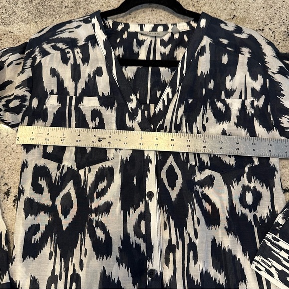 Athleta Navy and White Patterned Blouse - Picture 4 of 7
